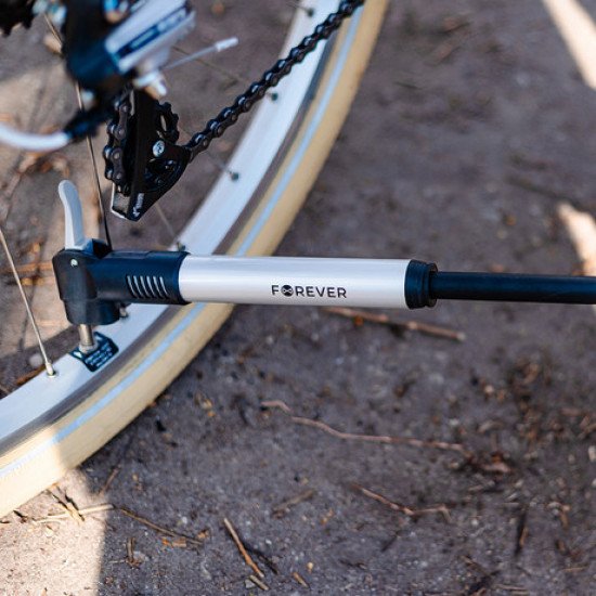 Kolesarska zračna tlačilka FOREVER PU-100, prenosna, montaža na kolo, ventil Schrader in Presta, do 70 PSI (4,8 bar), aluminij, črno-srebrna Kolesarska zračna tlačilka FOREVER PU-100, prenosna, montaža na kolo, ventil Schrader in Presta, do 70 PSI (4,8 bar), aluminij, črno-srebrna